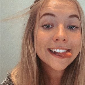 Meet your Posher, Olivia